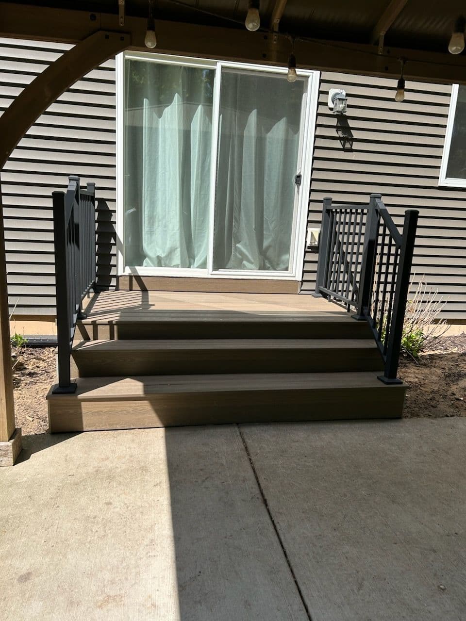 Modern Deck Design in Rockford Adds Style and Comfort image